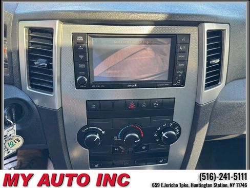 Used 2010 Jeep Grand Cherokee Laredo image 17