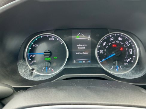 Used 2022 Toyota RAV4 SE w/ Convenience Package image 10