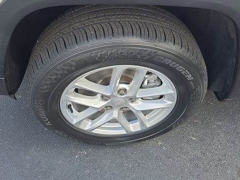 Used 2022 Jeep Grand Cherokee L Laredo w/ Luxury Tech Group I image 6