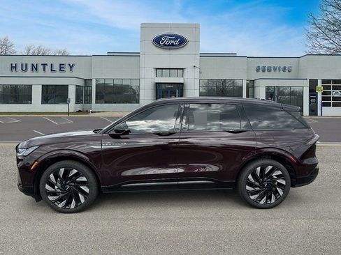 Used 2024 Lincoln Nautilus Reserve w/ Equipment Group 202A image 7