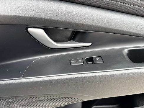 Used 2025 Hyundai Elantra SEL FWD image 15