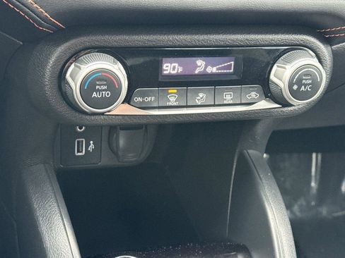 Used 2022 Nissan Versa SR image 18