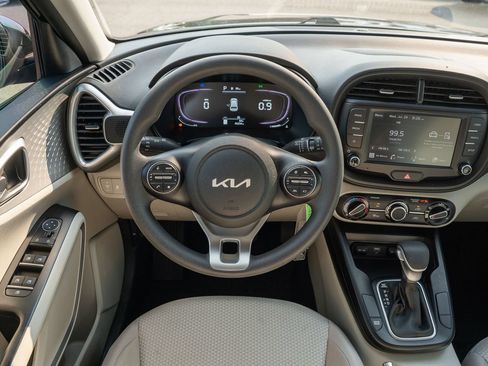 Used 2023 Kia Soul LX FWD image 23