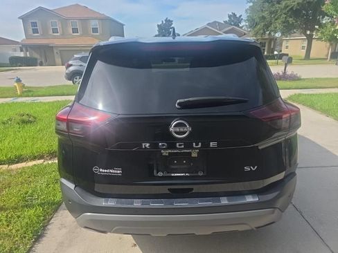 Used 2023 Nissan Rogue SV w/ SV Premium B Package FWD image 3