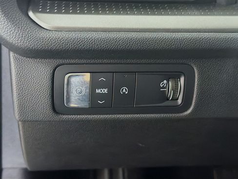Used 2025 Chevrolet Traverse LT FWD image 16