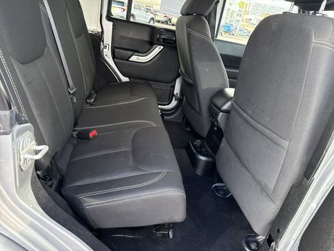 Used 2014 Jeep Wrangler Unlimited Sahara w/ Connectivity Group AWD/4WD image 13