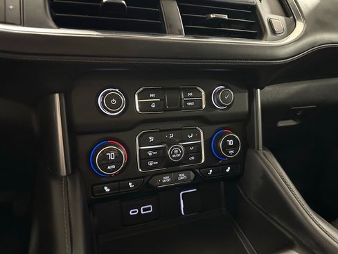 Used 2024 Chevrolet Suburban Z71 w/ Z71 Off-Road Package image 31