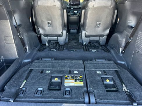 Certified 2025 Toyota Sienna XLE Woodland Edition AWD/4WD image 15