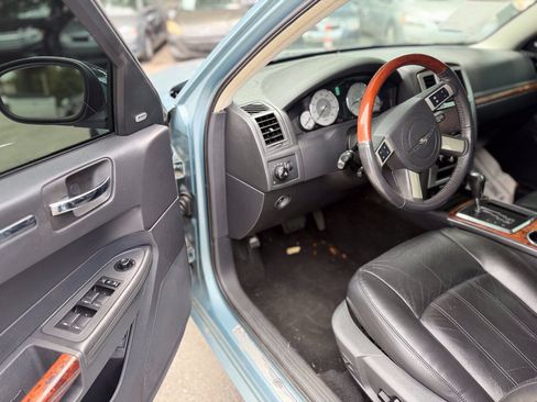 Used 2013 Chrysler 300 RWD image 9