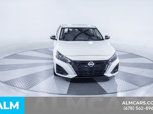 Used 2025 Nissan Altima 2.5 SV FWD image 15