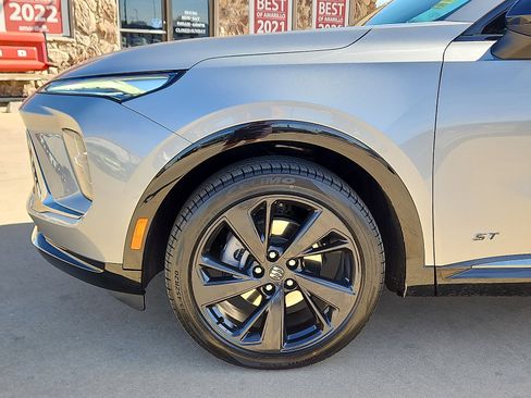 Used 2025 Buick Envision Sport Touring image 5