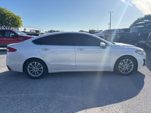Used 2019 Ford Fusion SE FWD image 4