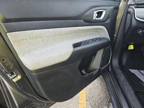 Used 2022 Jeep Compass Latitude image 11