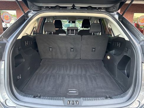 Used 2020 Ford Edge SE image 37