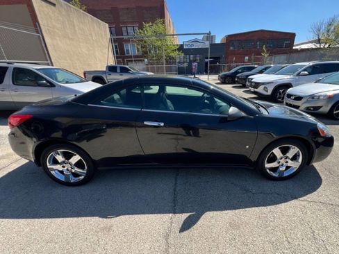 Used 2009 Pontiac G6 GT w/ Sport Package 1 FWD image 2