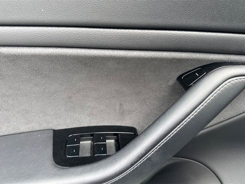 Used 2018 Tesla Model 3 Mid Range image 11