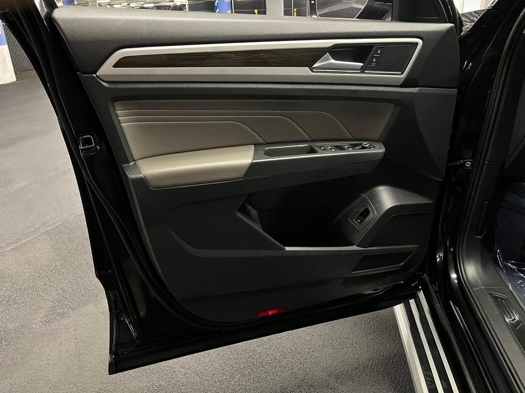 Used 2023 Volkswagen Atlas SE w/ Panoramic Sunroof Package FWD image 20