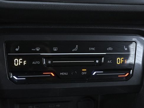 Used 2022 Volkswagen Tiguan SE image 30