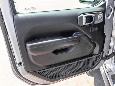 Used 2021 Jeep Gladiator Sport AWD/4WD image 9