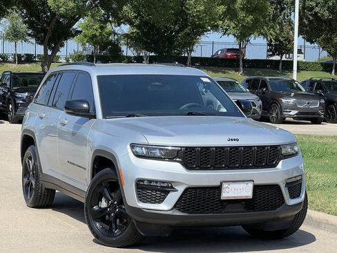 Used 2024 Jeep Grand Cherokee Limited w/ Black Appearance Package AWD/4WD image 2