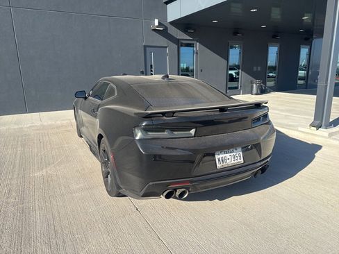 Used 2018 Chevrolet Camaro SS image 2
