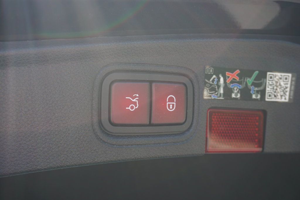 Used 2022 Mercedes-Benz C 300 Coupe image 31