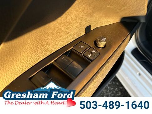 Used 2024 Toyota Camry SE image 14