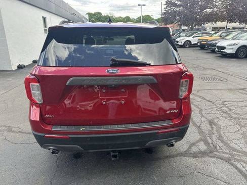 Used 2022 Ford Explorer XLT w/ Equipment Group 202A image 6