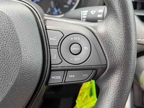Used 2022 Toyota RAV4 LE AWD/4WD image 29