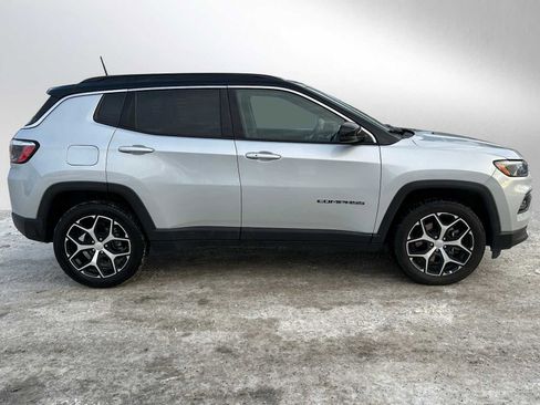 Used 2024 Jeep Compass Limited image 2