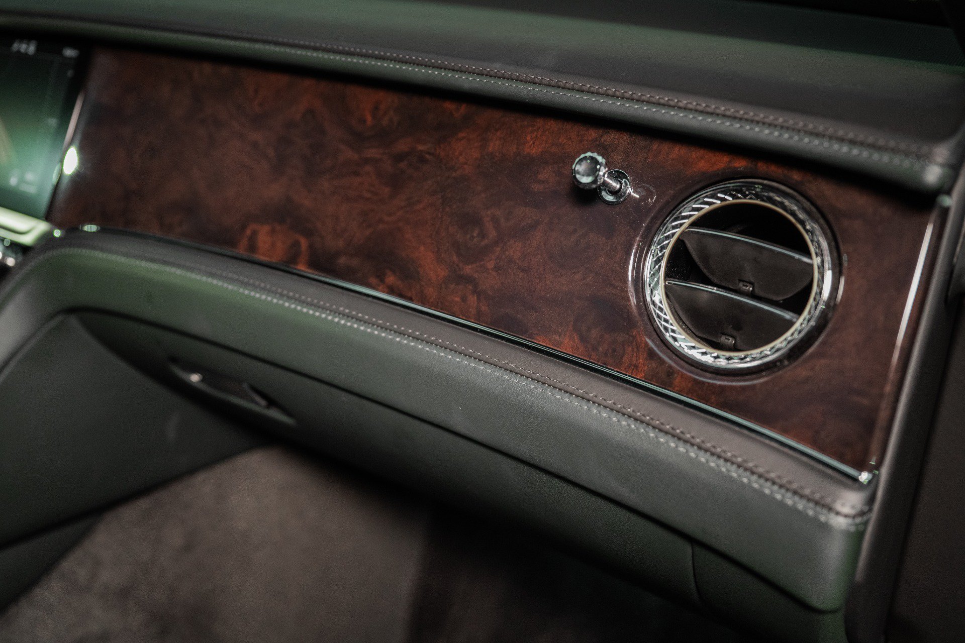 Certified 2022 Bentley Flying Spur V8 AWD/4WD image 51