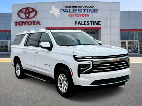 Used 2025 Chevrolet Suburban LT image 1