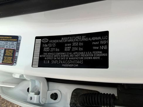 Used 2023 Hyundai Elantra Limited image 36