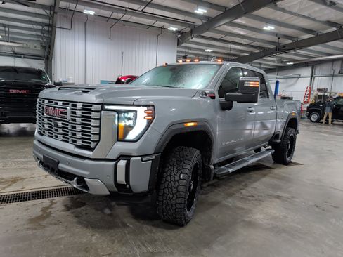 Used 2024 GMC Sierra 3500 Denali w/ Denali Reserve Package image 6