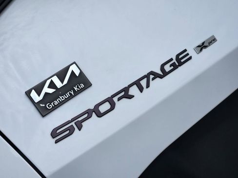 Certified 2025 Kia Sportage X-Pro AWD/4WD image 9