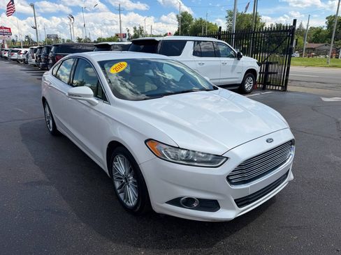 Used 2016 Ford Fusion SE w/ Equipment Group 202A FWD image 3