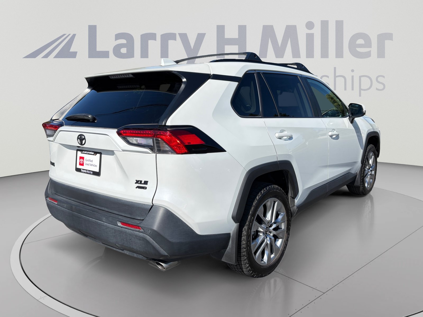 Used 2023 Toyota RAV4 XLE Premium AWD/4WD image 5
