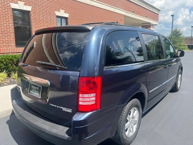 Used 2009 Chrysler Town & Country Touring w/ Family Value Group FWD image 20