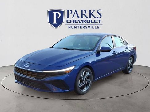Used 2025 Hyundai Elantra Limited FWD image 29