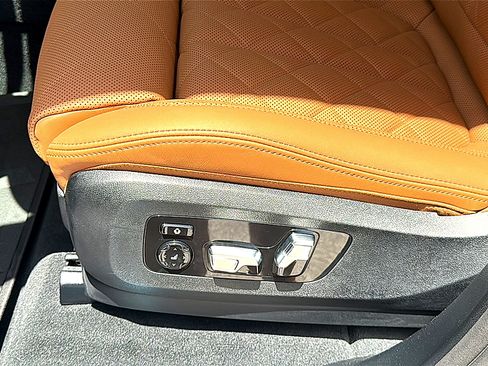 New 2026 BMW X5 xDrive40i w/ M Sport Package AWD/4WD image 12