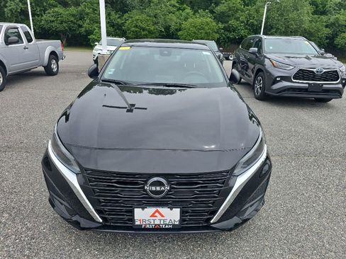 Used 2025 Nissan Altima 2.5 SV FWD image 2