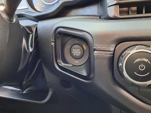 Used 2025 Jeep Wrangler Unlimited Rubicon AWD/4WD image 8