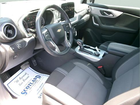 Used 2025 Chevrolet Blazer LT FWD image 12