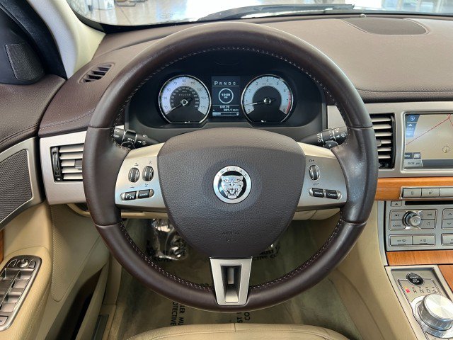Used 2010 Jaguar XF Luxury RWD image 21