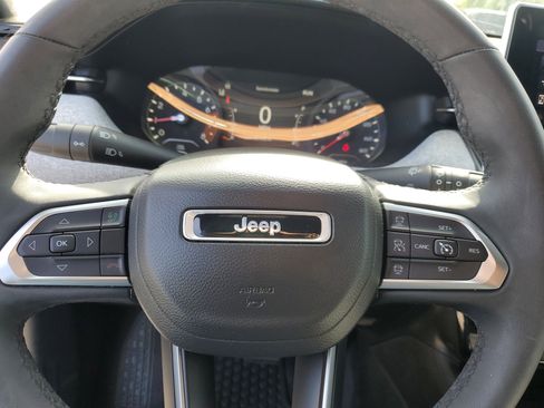 Used 2023 Jeep Compass Latitude image 18