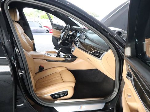 Used 2017 BMW 740i RWD image 39