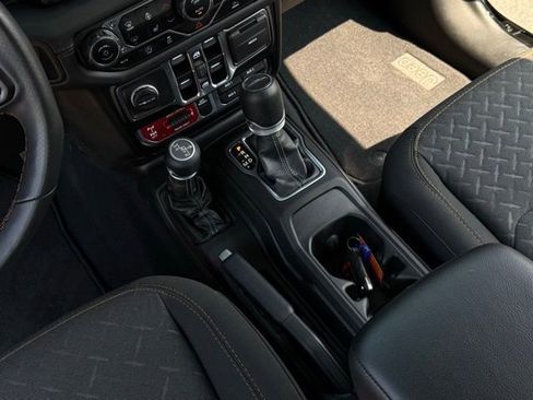 Used 2024 Jeep Gladiator Mojave w/ Convenience Group image 31