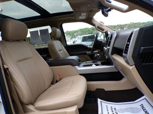 Used 2019 Ford F150 Lariat w/ Equipment Group 502A Luxury AWD/4WD image 17