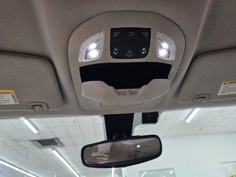 Used 2017 Chrysler Pacifica Touring w/ Tire & Wheel Group image 25