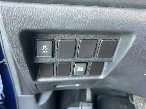 Used 2017 Nissan Pathfinder SV image 18